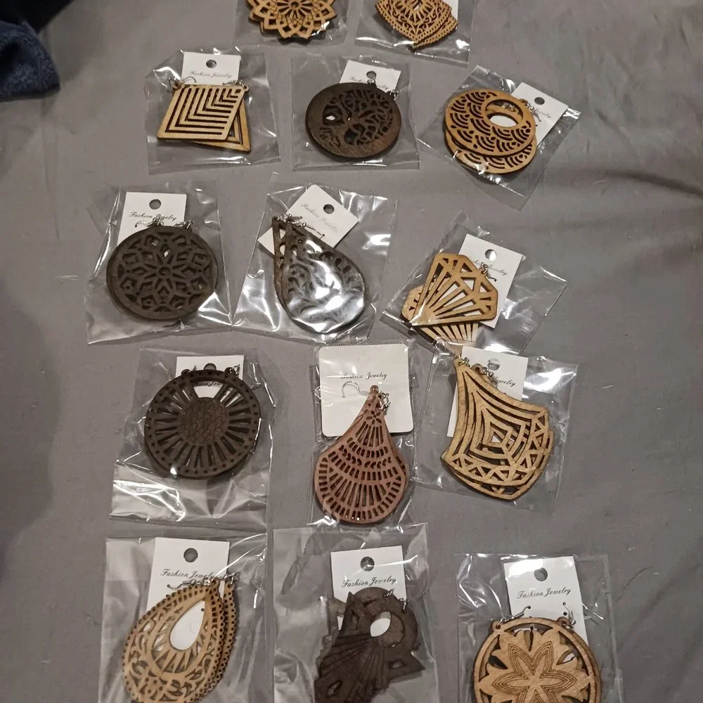 NWT!!! Handmade Wooden Earrings Bundle (14prs) - Picture 15 of 16